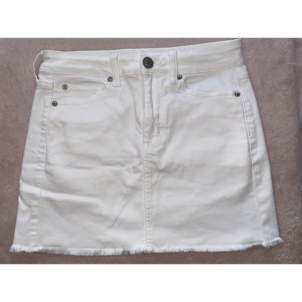 American Eagle High-waisted mini skirt in White - 4 short